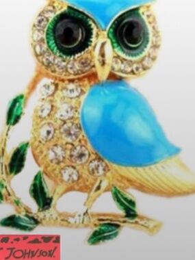 Blue Owl Sits On a Branch with Leaves Necklace - New With Tags - Betsey Johnson